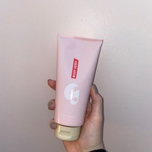 Glossier Body Hero Daily Perfecting Cream